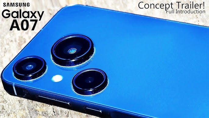 Samsung Galaxy A07 en color azul mostrando su diseño trasero con cámara