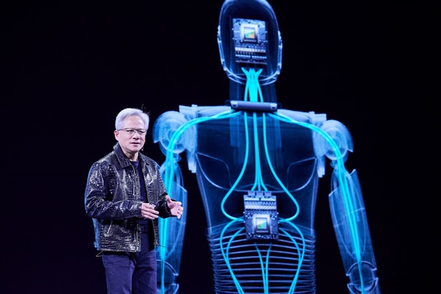Jensen Huang presentando un robot humanoide azul