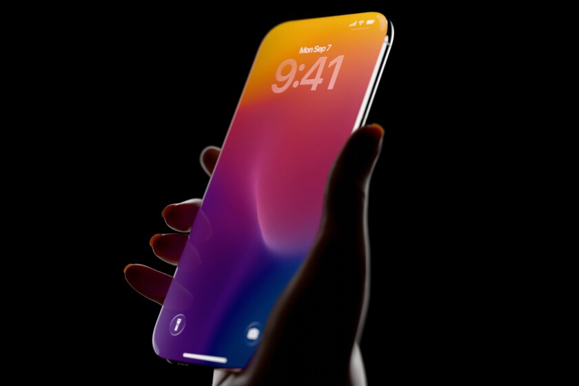 Mano sosteniendo un teléfono con diseño de cristal
