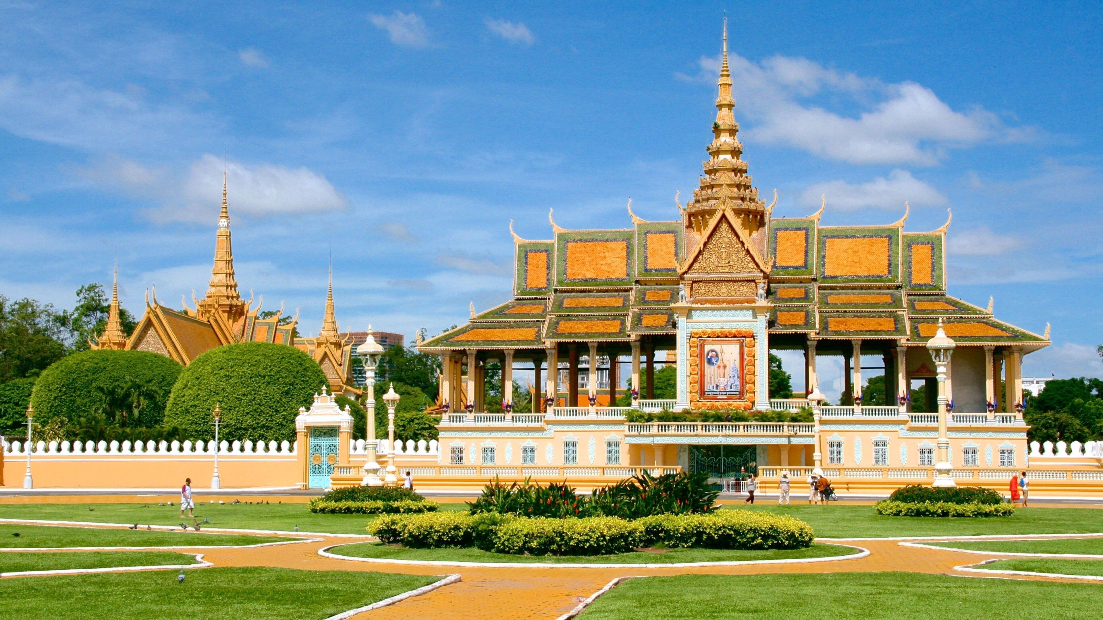 Royal Palace & Departure to Province