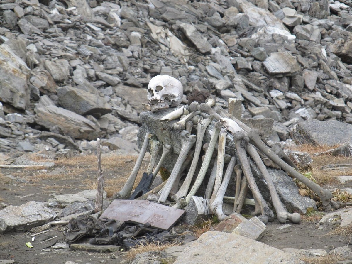 Reconstrucción de un esqueleto encontrado en el lago Roopkund