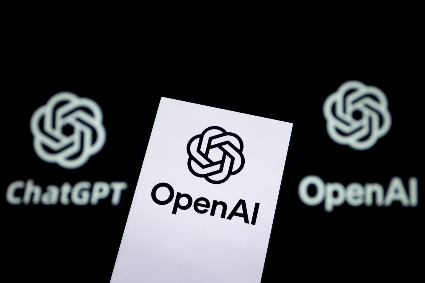 Logo de OpenAI y ChatGPT