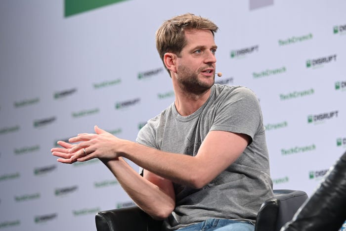 Sebastian Siemiatkowski, CEO de Klarna, hablando en una conferencia tecnológica
