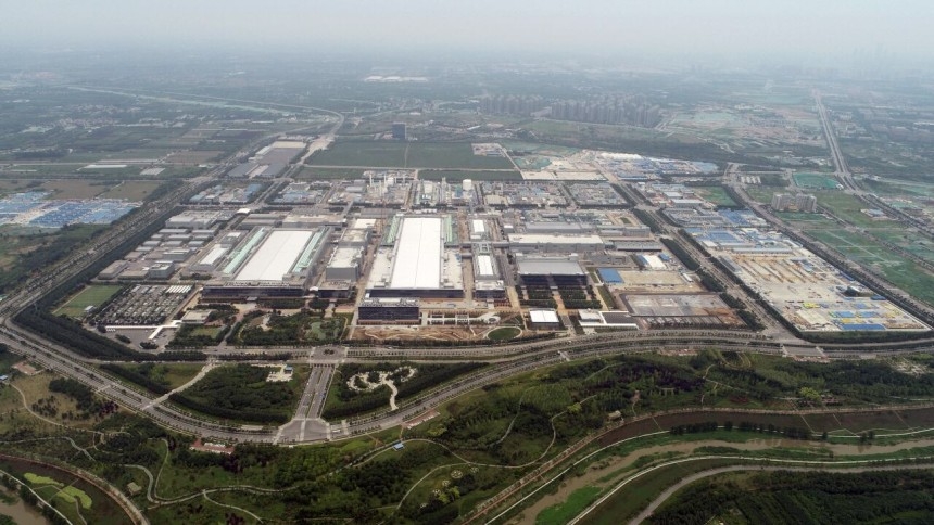 Vista aérea de un complejo industrial de semiconductores