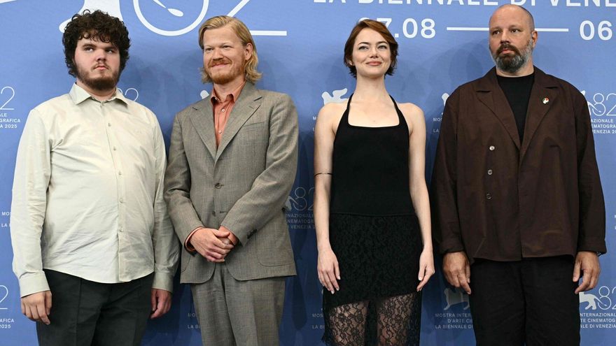 Yorgos Lanthimos y el reparto de Bugonia en Venecia