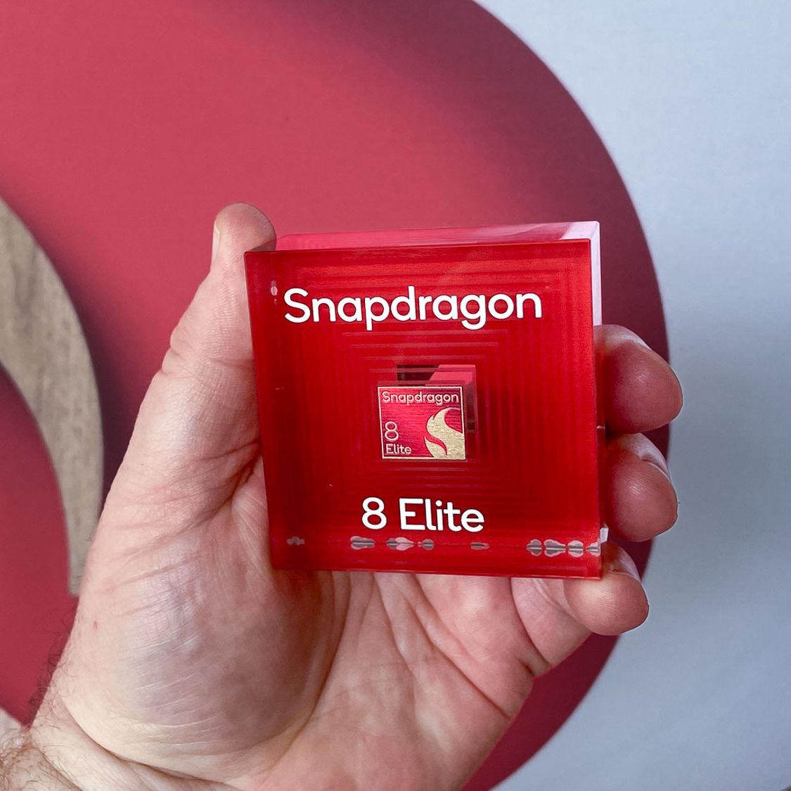 Snapdragon 8 Elite 2 en mano