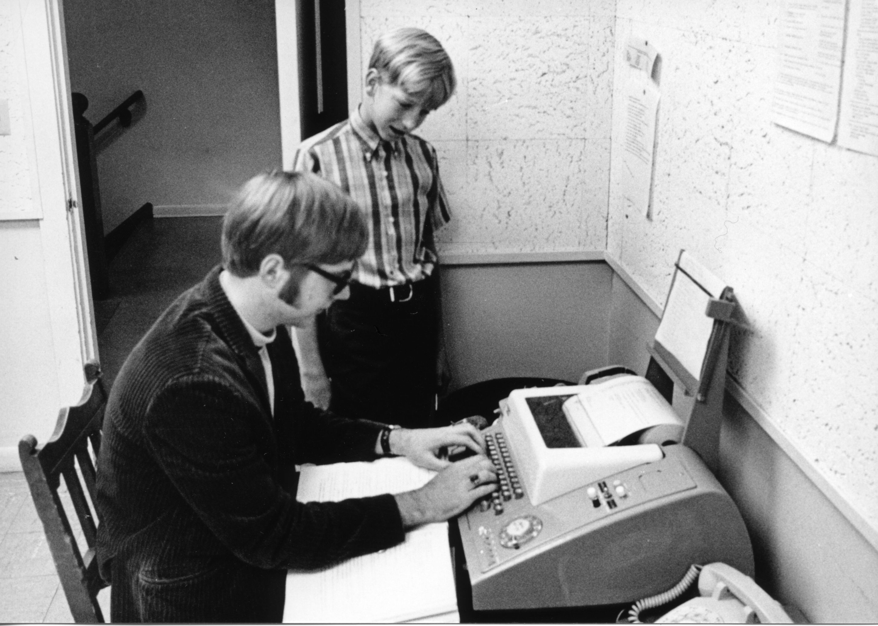 Bill Gates y Paul Allen trabajando en los primeros días de Microsoft