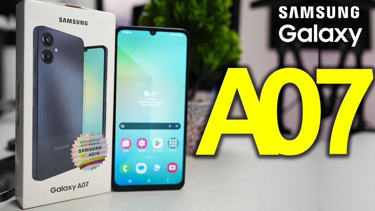Samsung Galaxy A07 junto a su caja de embalaje mostrando sus accesorios