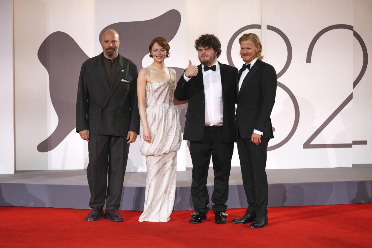 Yorgos Lanthimos y Emma Stone en el Festival de Venecia 2025