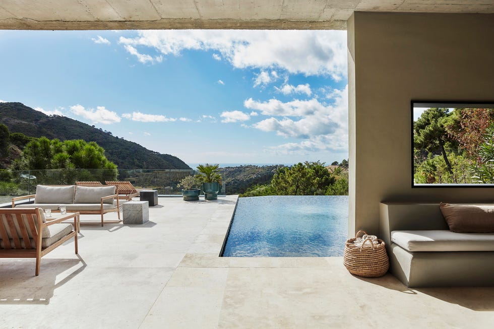 Villa moderna con piscina infinita
