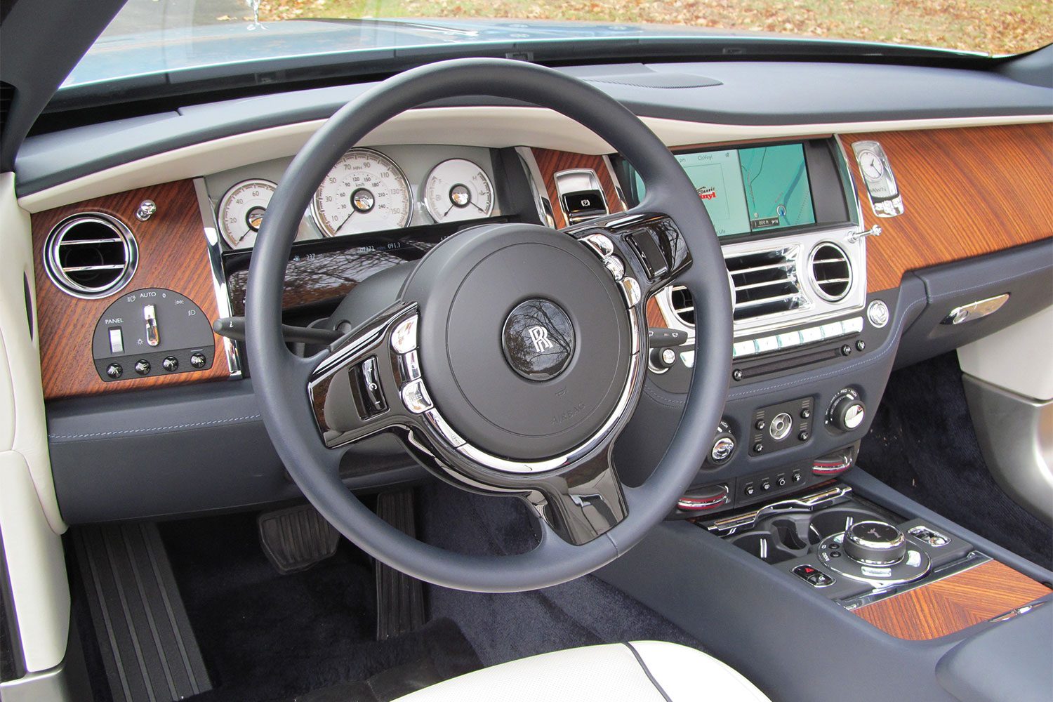 Rolls-Royce Dawn interior cockpit details