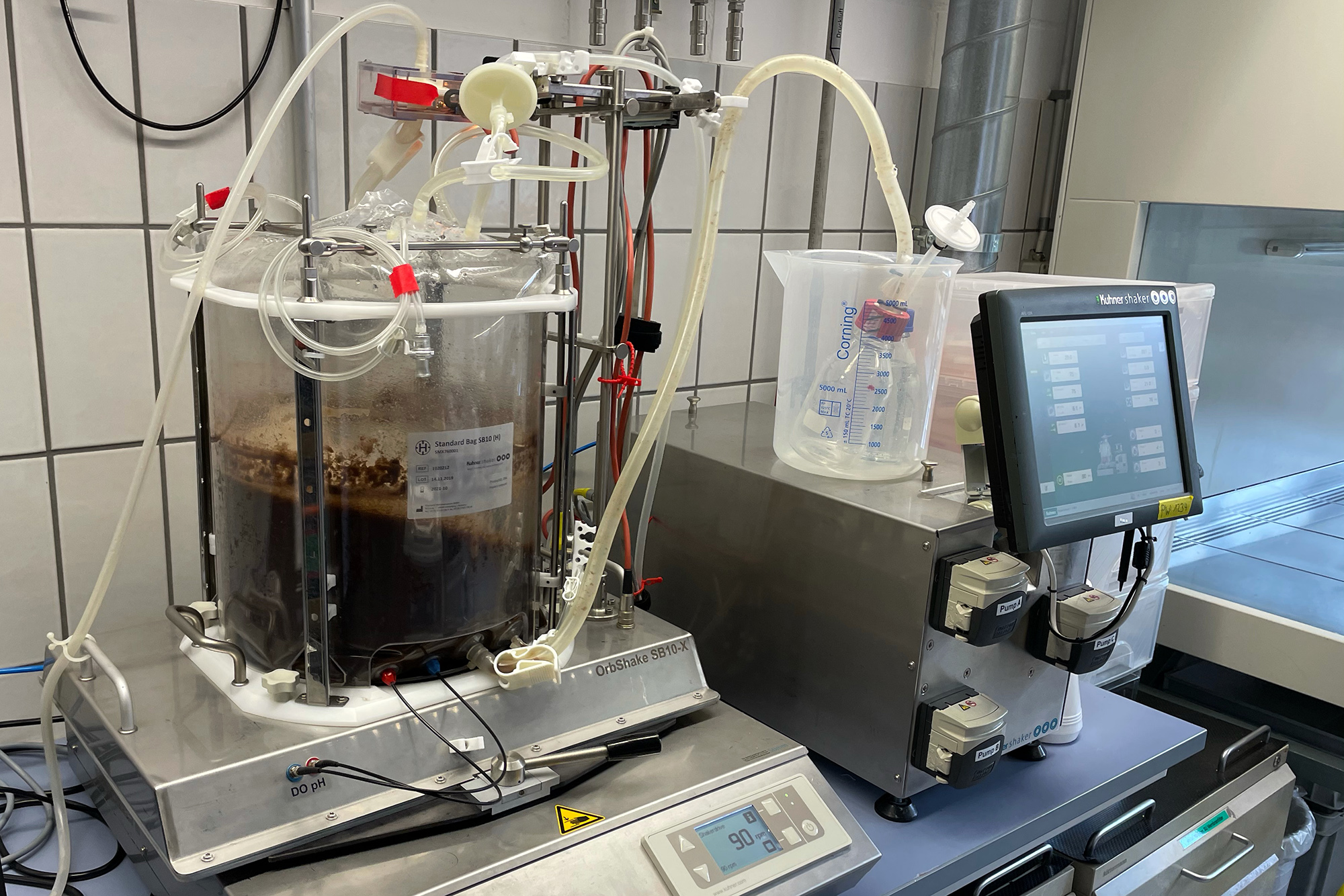 Sistema de fermentación controlada en laboratorio para investigar el proceso del cacao