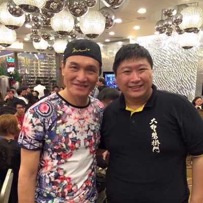 與冼灝英合照