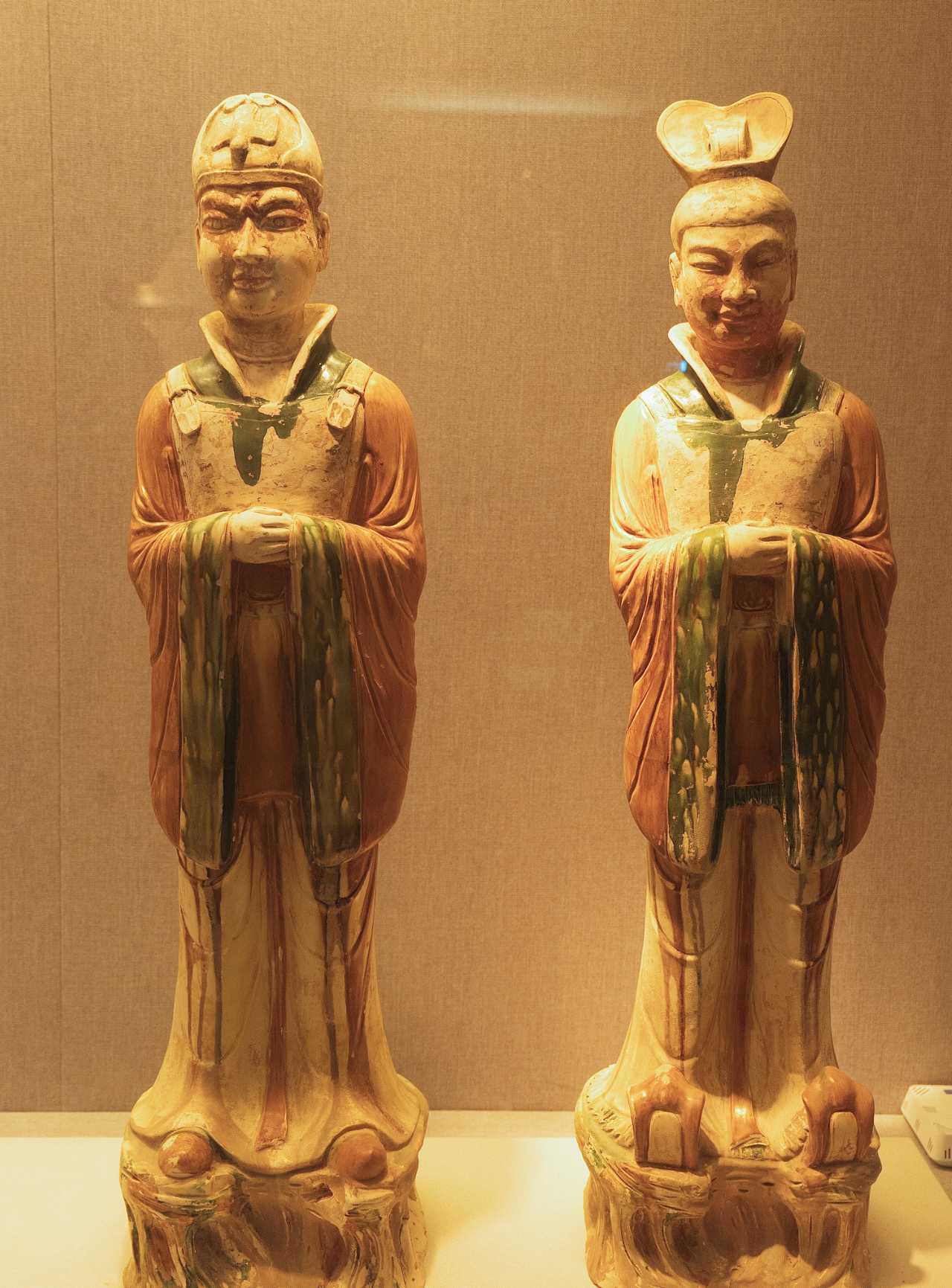 三彩文官俑